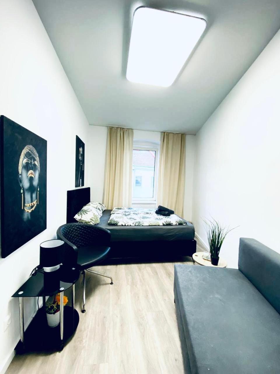 7 Bedroom Apt Shared 15 Mins To Schoenbrunn, Ideal For 15 P