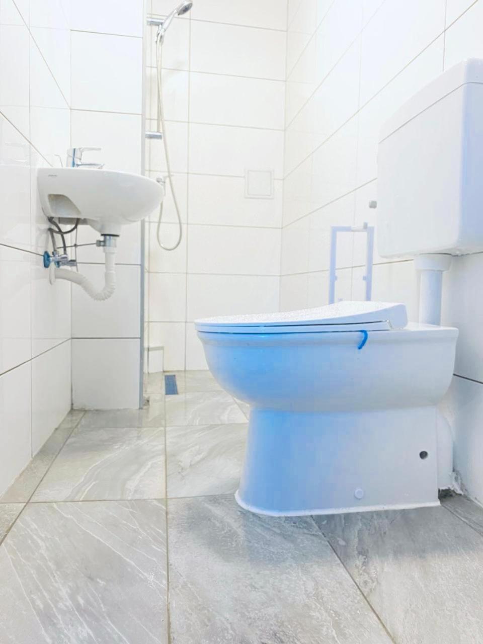 7 Bedroom Apt Shared 15 Mins To Schoenbrunn, Ideal For 15 P Apartment Wien