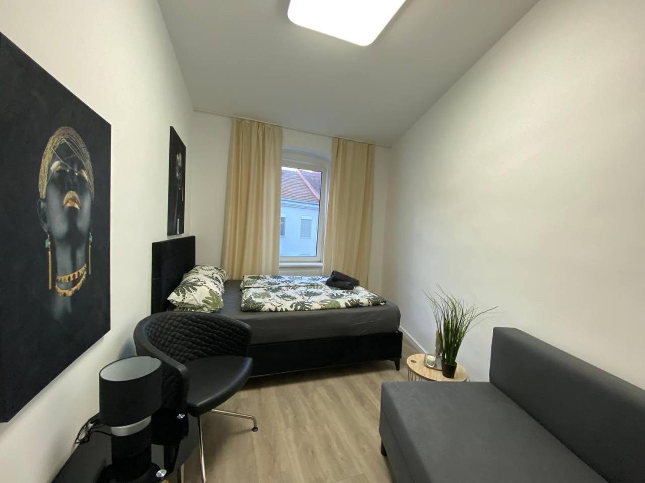 7 Bedroom Apt Shared 15 Mins To Schoenbrunn, Ideal For 15 P * Wien