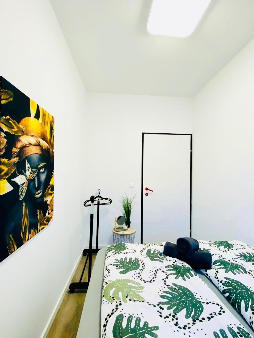 7 Bedroom Apt Shared 15 Mins To Schoenbrunn, Ideal For 15 P Apartment