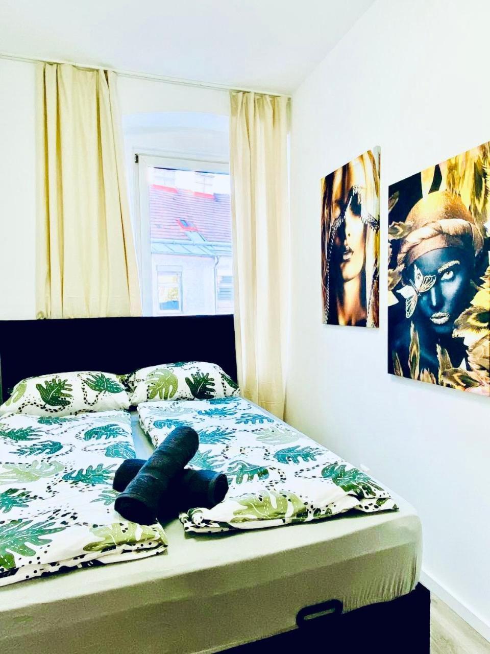 7 Bedroom Apt Shared 15 Mins To Schoenbrunn, Ideal For 15 P Apartment