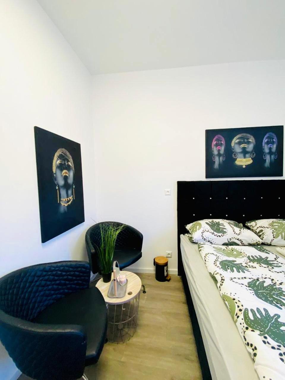 Apartment 7 Bedroom Apt Shared 15 Mins To Schoenbrunn, Ideal For 15 P Wien
