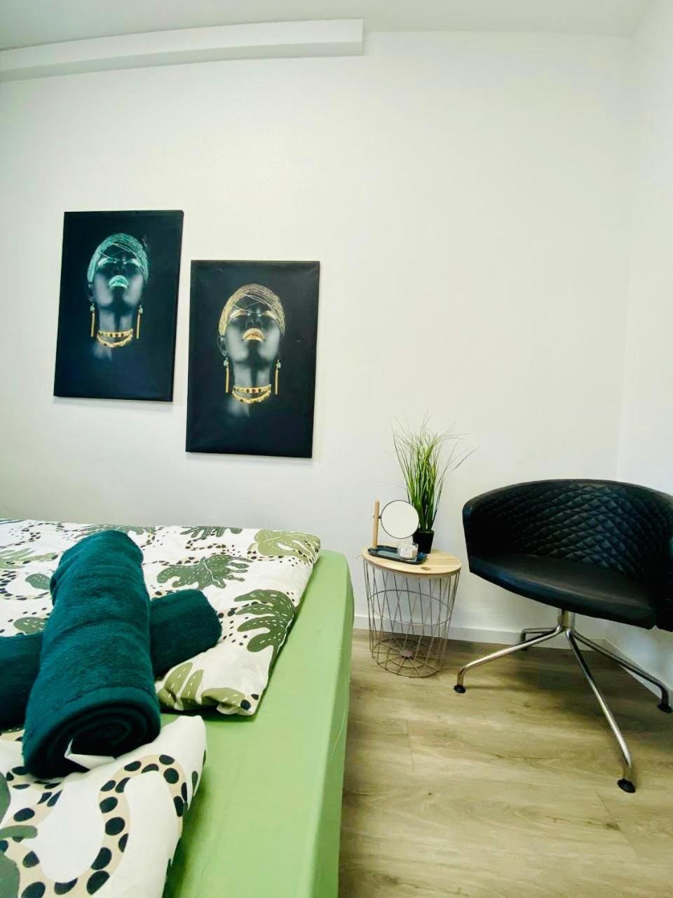 7 Bedroom Apt Shared 15 Mins To Schoenbrunn, Ideal For 15 P * Wien