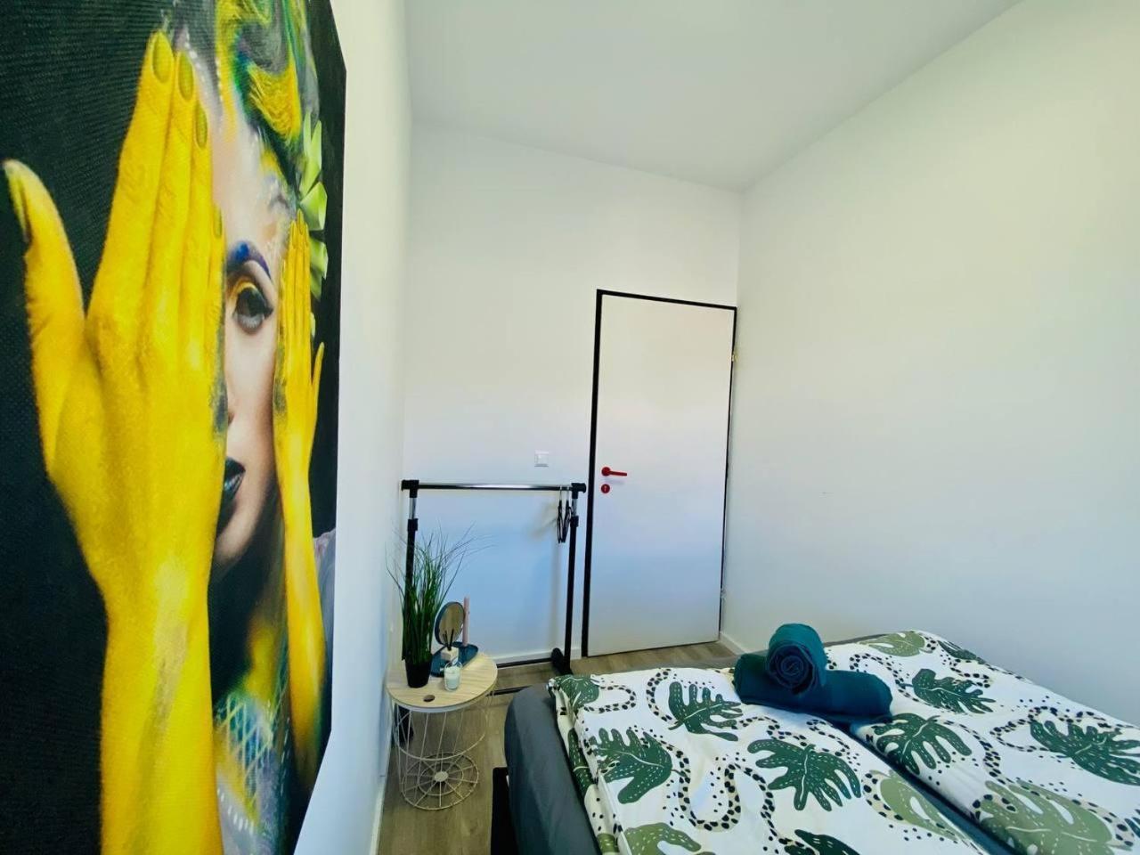 7 Bedroom Apt Shared 15 Mins To Schoenbrunn, Ideal For 15 P Apartment *