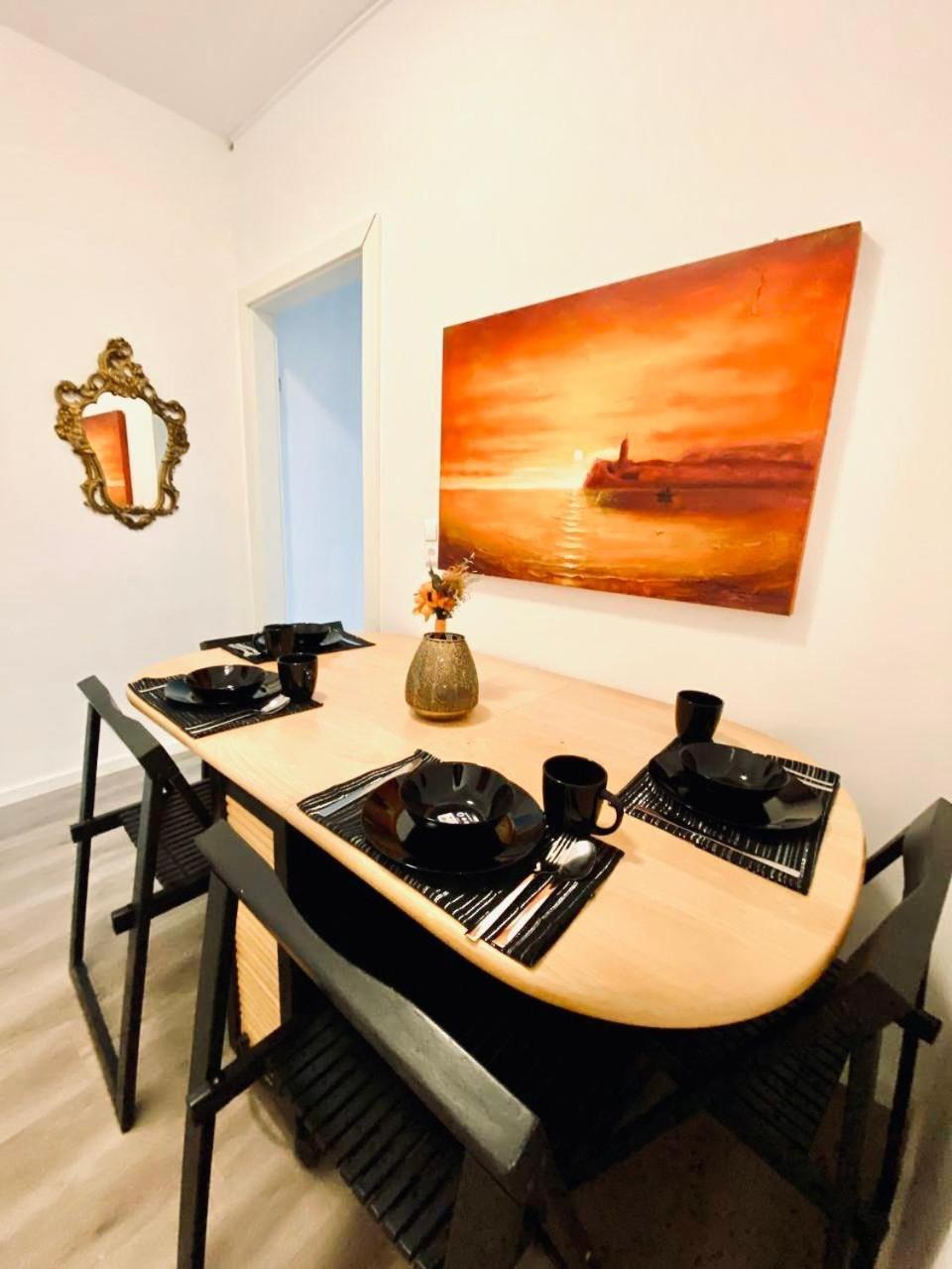 7 Bedroom Apt Shared 15 Mins To Schoenbrunn, Ideal For 15 P Apartment Wien