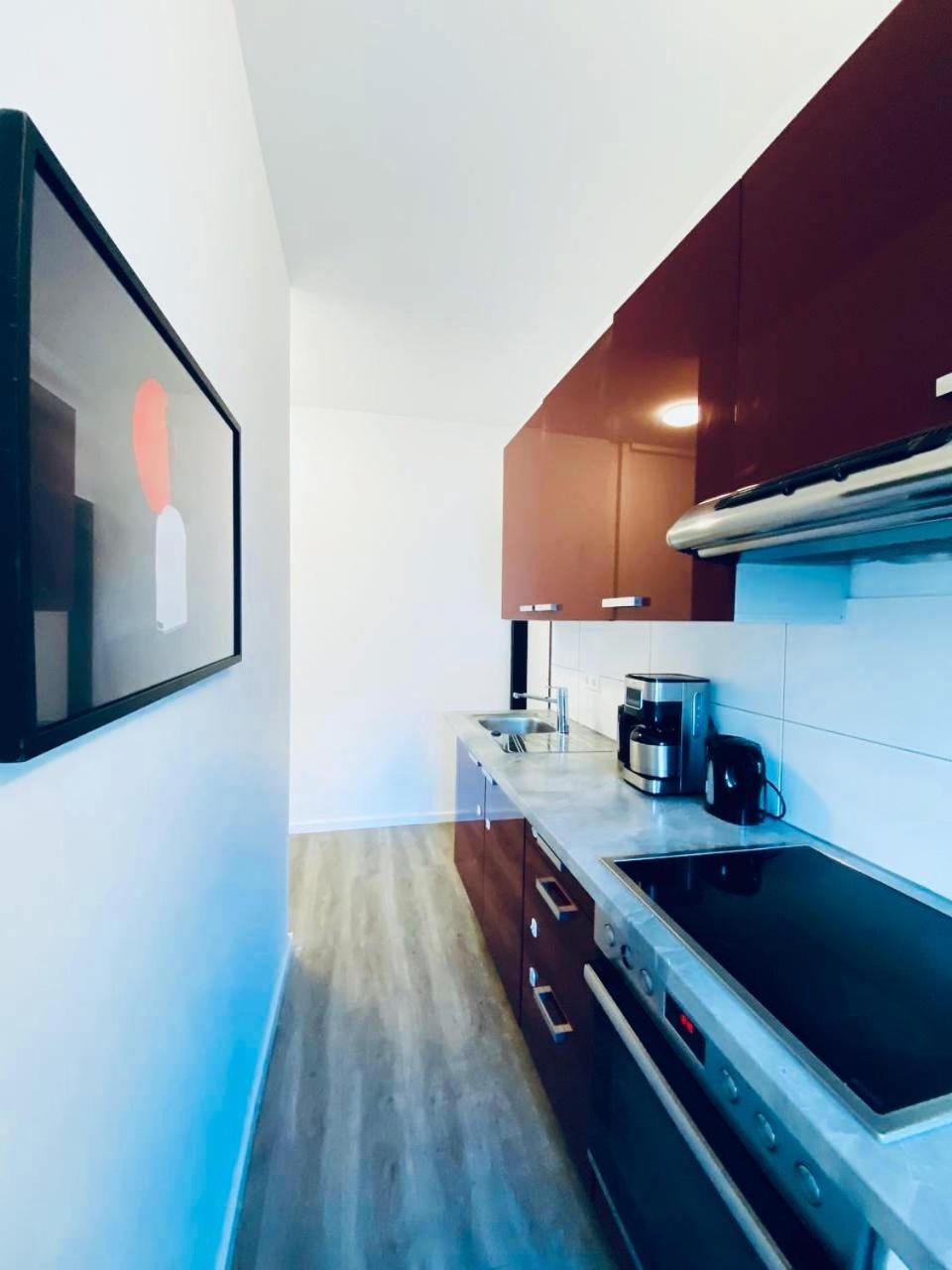 7 Bedroom Apt Shared 15 Mins To Schoenbrunn, Ideal For 15 P * Wien