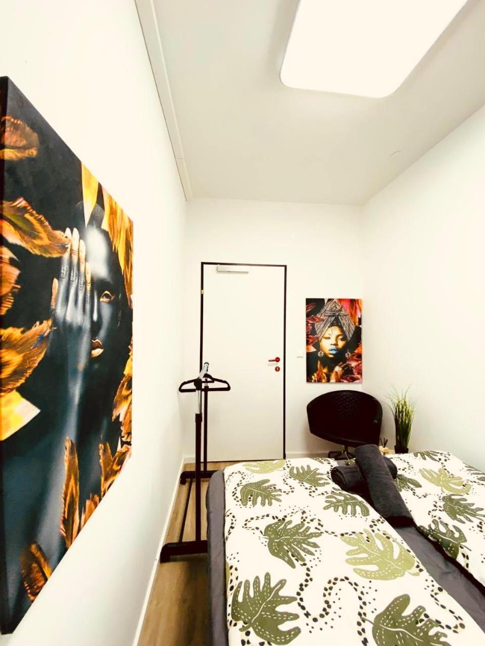 7 Bedroom Apt Shared 15 Mins To Schoenbrunn, Ideal For 15 P Wien
